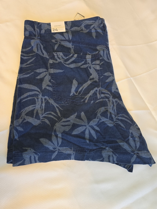 Lane Bryant Pants - NWT Lane Bryant Blue Floral Print Denim Shorts Sz 24